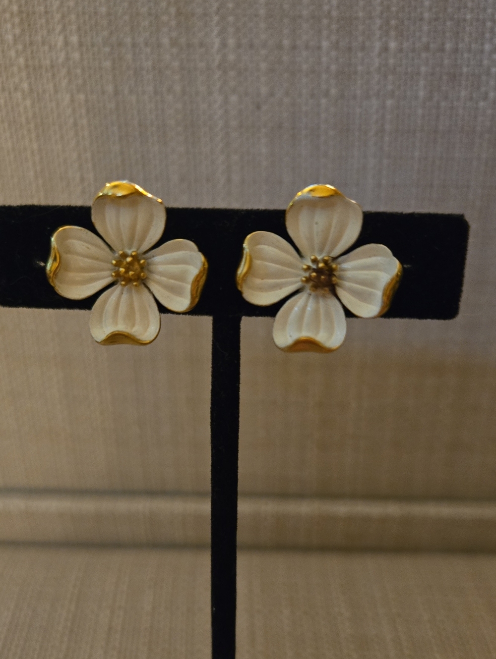 Crown Trifari Cream Enamel and Gold-tone Dogwood Flower Clip-on Earrings